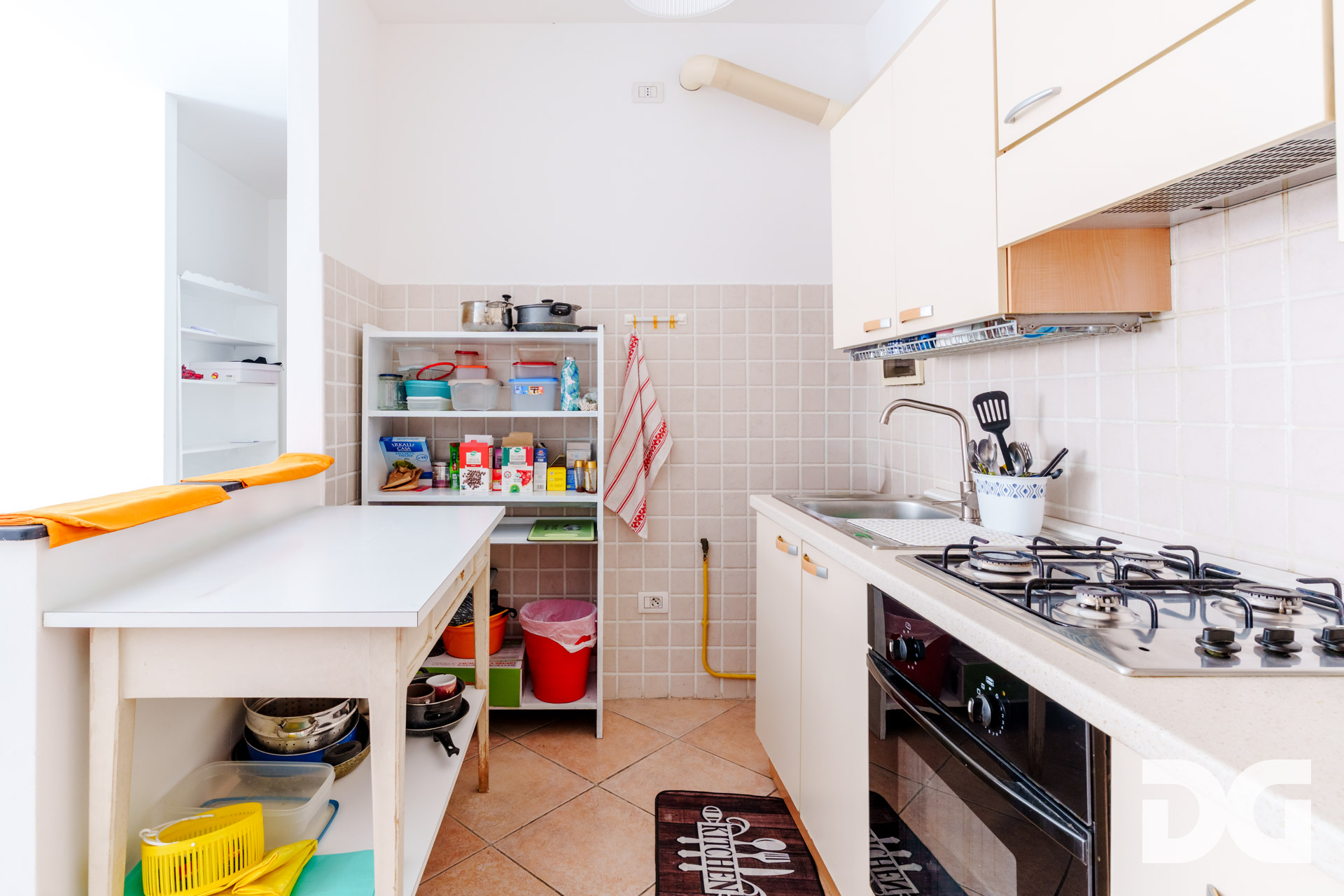 Immobiliare Del Guasta SAN FRUTTUOSO – VIA DONGHI MQ. 78 CON BALCONE E BOX
