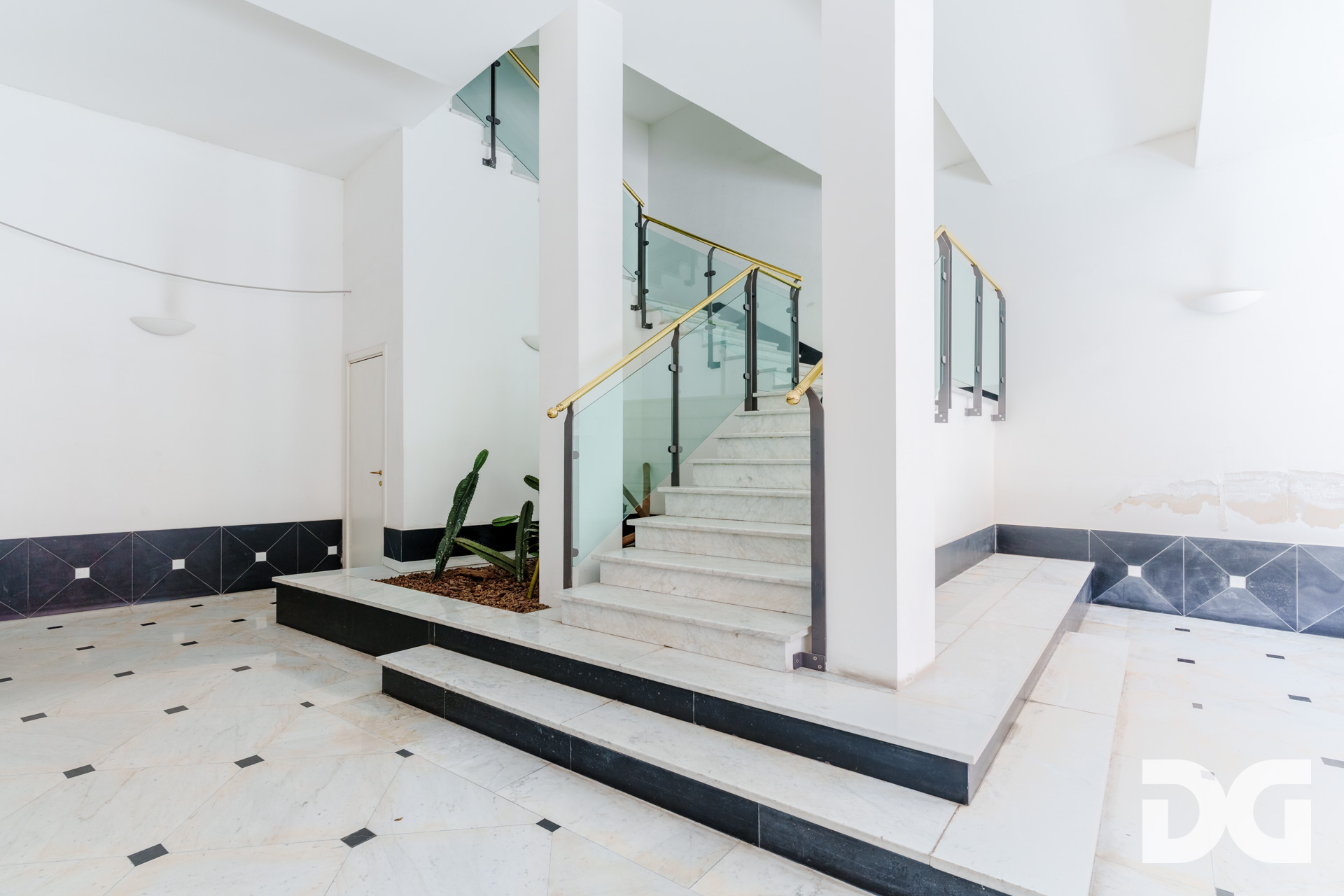 Immobiliare Del Guasta SAN FRUTTUOSO – VIA DONGHI MQ. 78 CON BALCONE E BOX