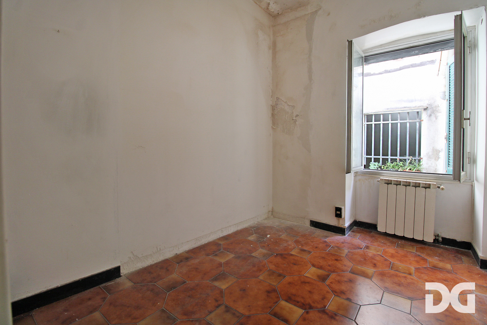 Immobiliare Del Guasta CENTRO STORICO – AD. MURA DELLE GRAZIE MQ. 59 CON TERRAZZO AL PIANO