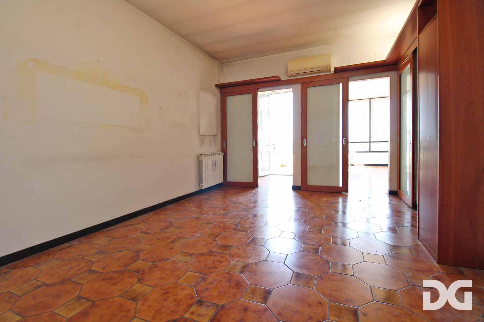 Immobiliare Del Guasta CENTRO STORICO – AD. MURA DELLE GRAZIE MQ. 59 CON TERRAZZO AL PIANO