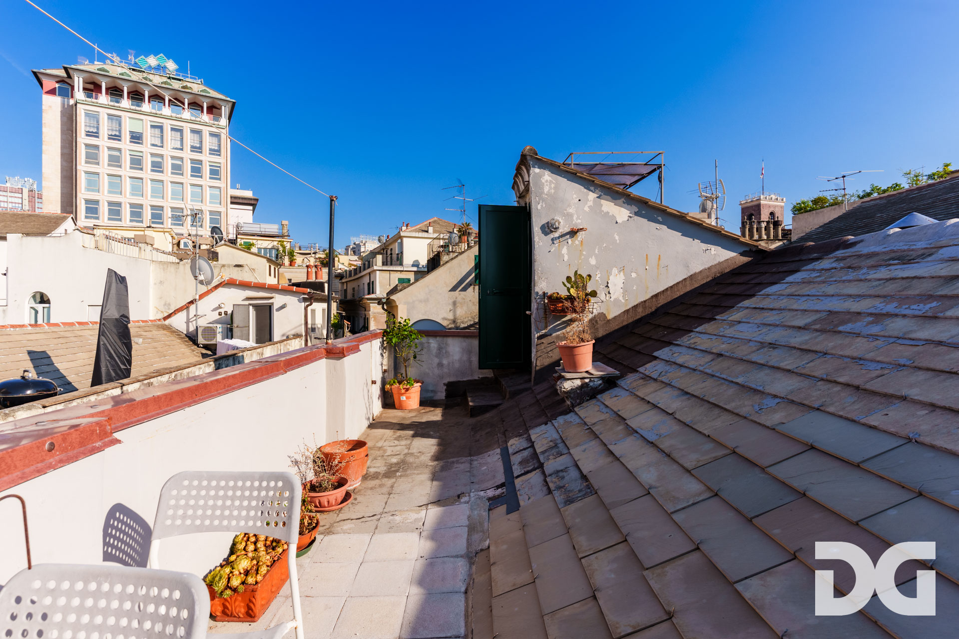 Immobiliare Del Guasta CENTRO STORICO – VICO CASANA LUMINOSI MQ. 68 CON TERRAZZINO