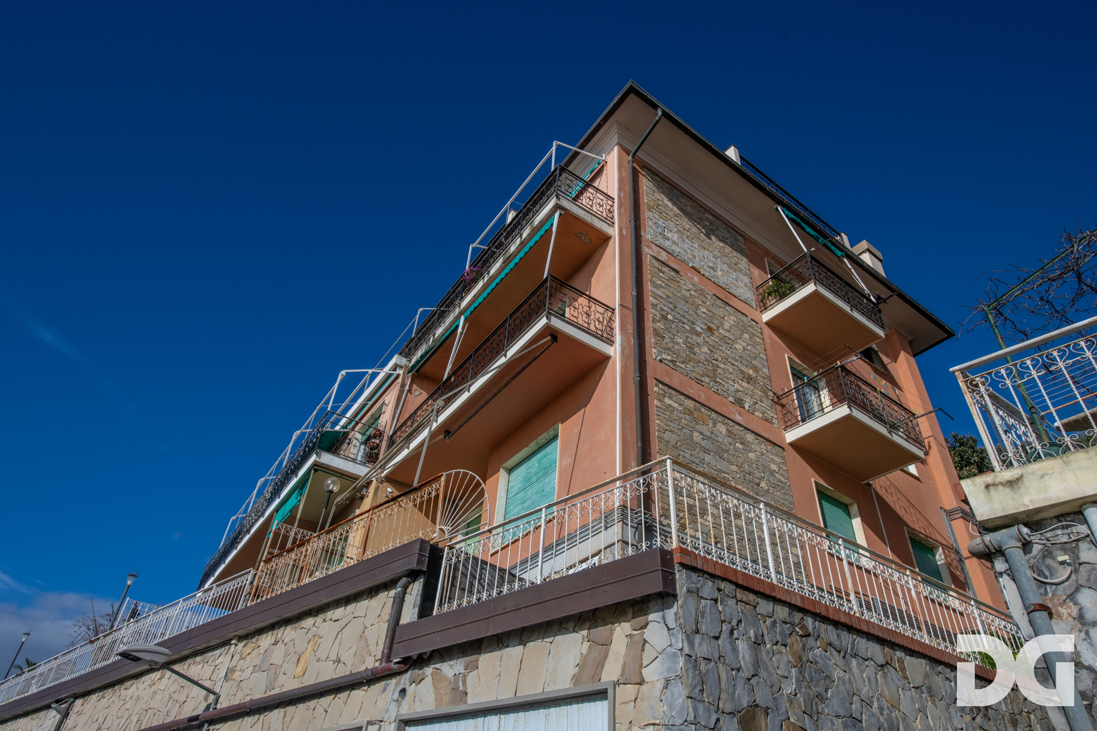 Immobiliare Del Guasta BOGLIASCO – PANORAMICI E RISTRUTTURATI MQ. 100 CON BOX 