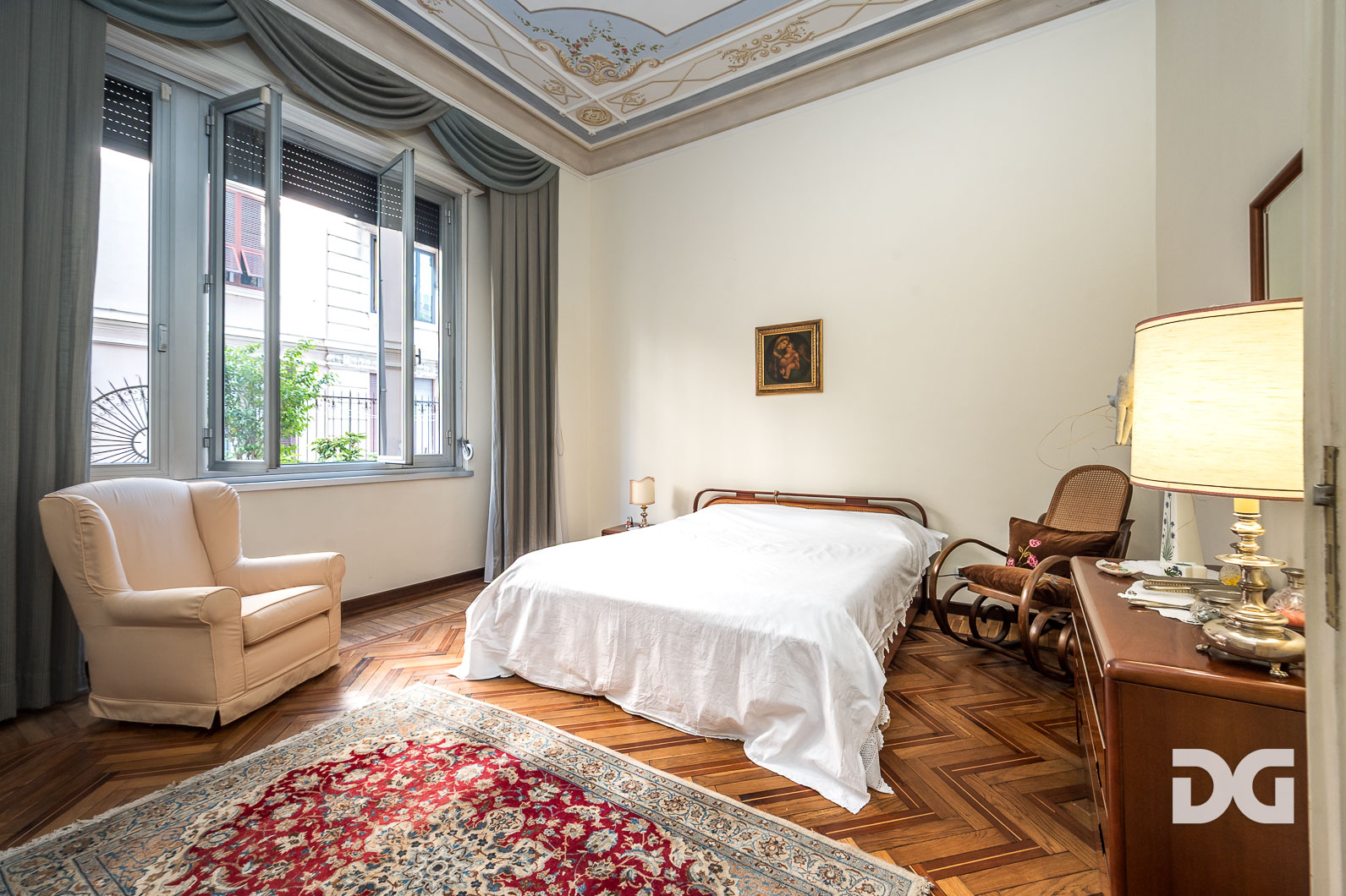 Immobiliare Del Guasta VIA BRIGATA LIGURIA – PRESTIGIOSI MQ. 196 CON TERRAZZO 