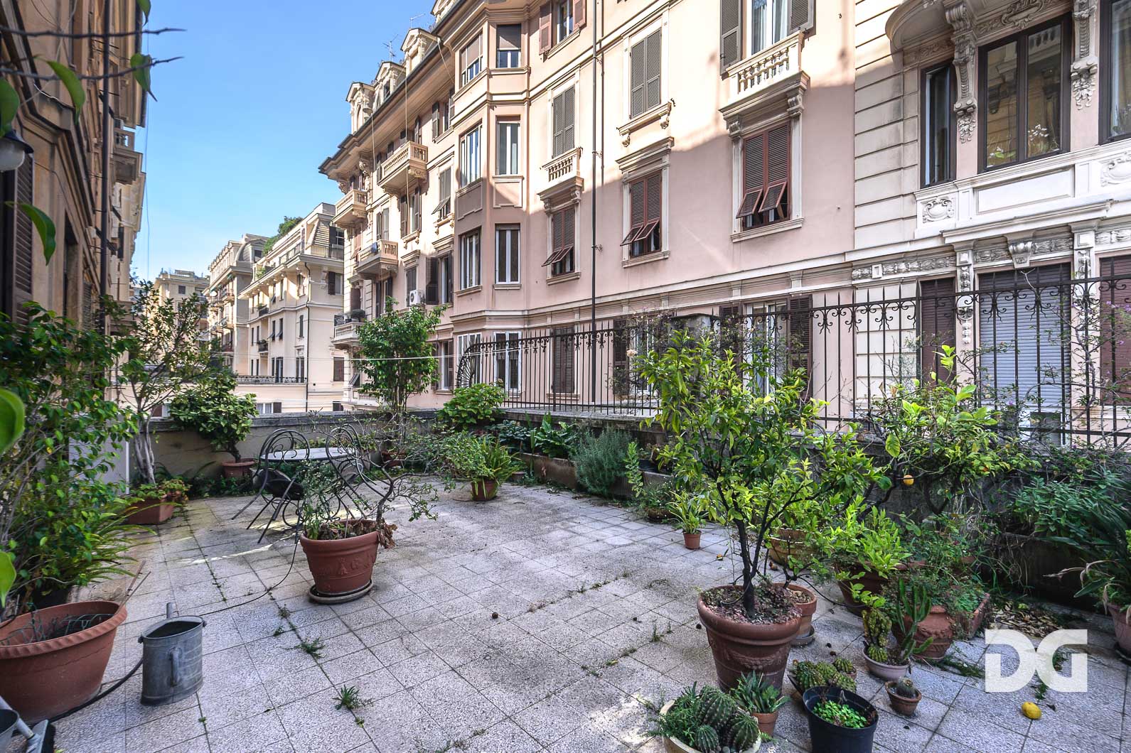 Immobiliare Del Guasta VIA BRIGATA LIGURIA – PRESTIGIOSI MQ. 196 CON TERRAZZO 