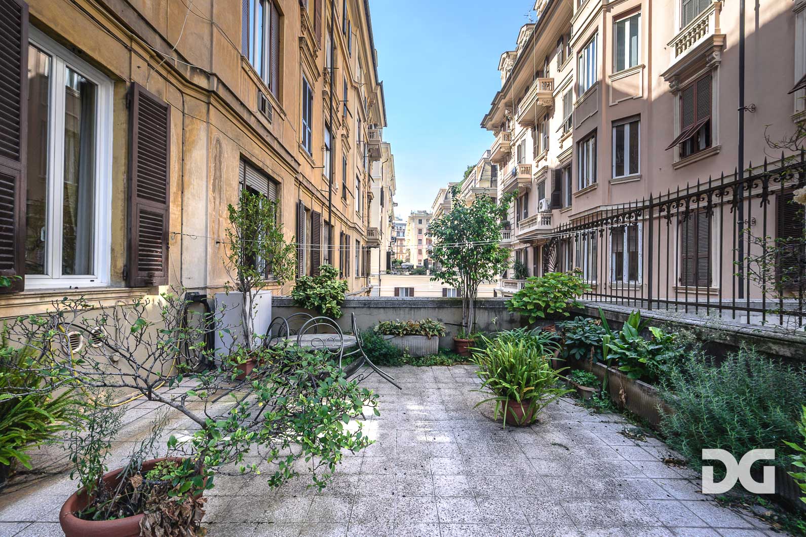 Immobiliare Del Guasta VIA BRIGATA LIGURIA – PRESTIGIOSI MQ. 196 CON TERRAZZO 