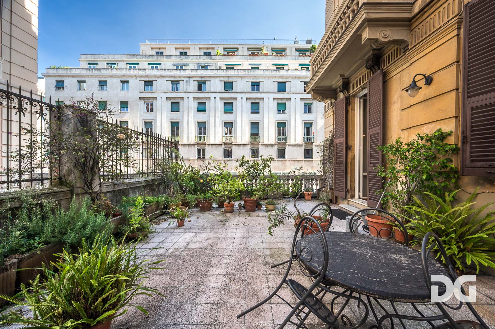 Immobiliare Del Guasta VIA BRIGATA LIGURIA – PRESTIGIOSI MQ. 196 CON TERRAZZO 