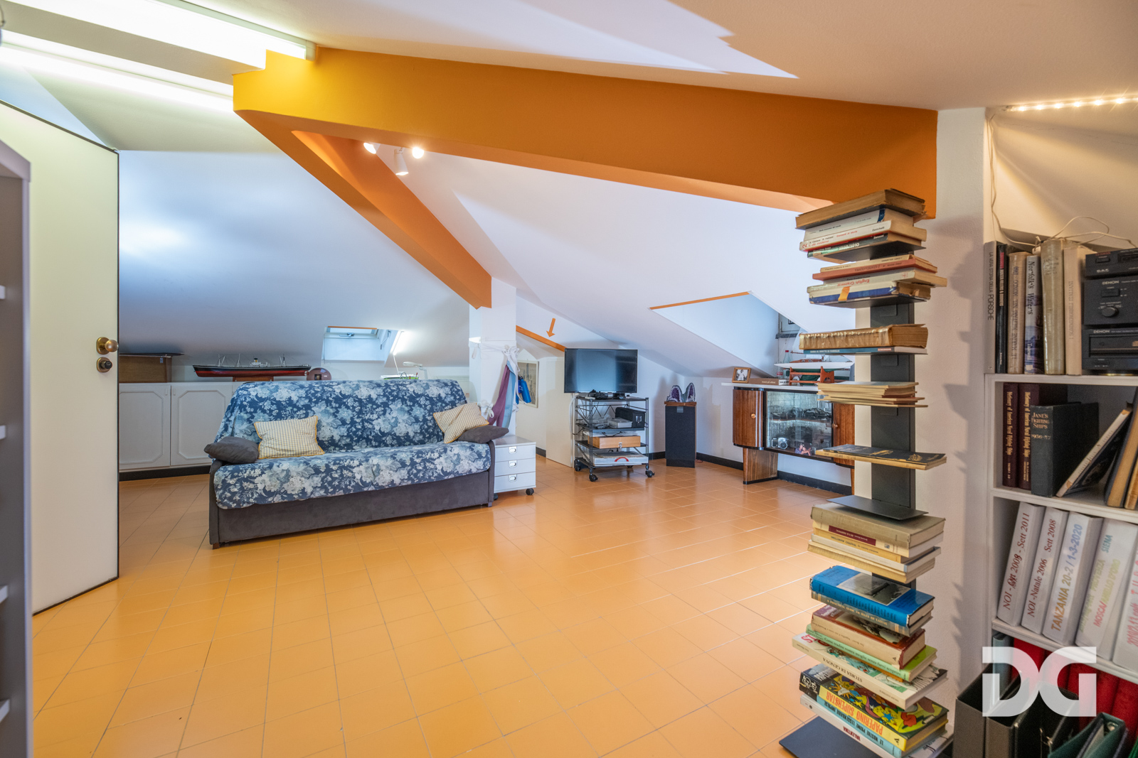 Immobiliare Del Guasta ALBARO – VIA RIESE ELEGANTI MQ. 138 CON MANSARDA VIVIBILE E BOX 