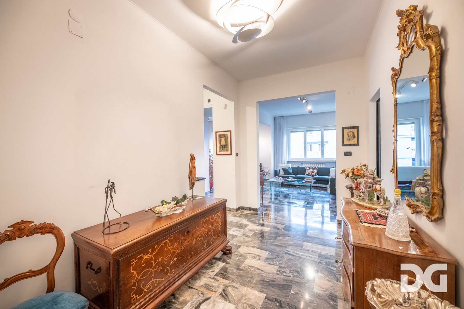 Immobiliare Del Guasta ALBARO – VIA RIESE ELEGANTI MQ. 138 CON MANSARDA VIVIBILE E BOX 