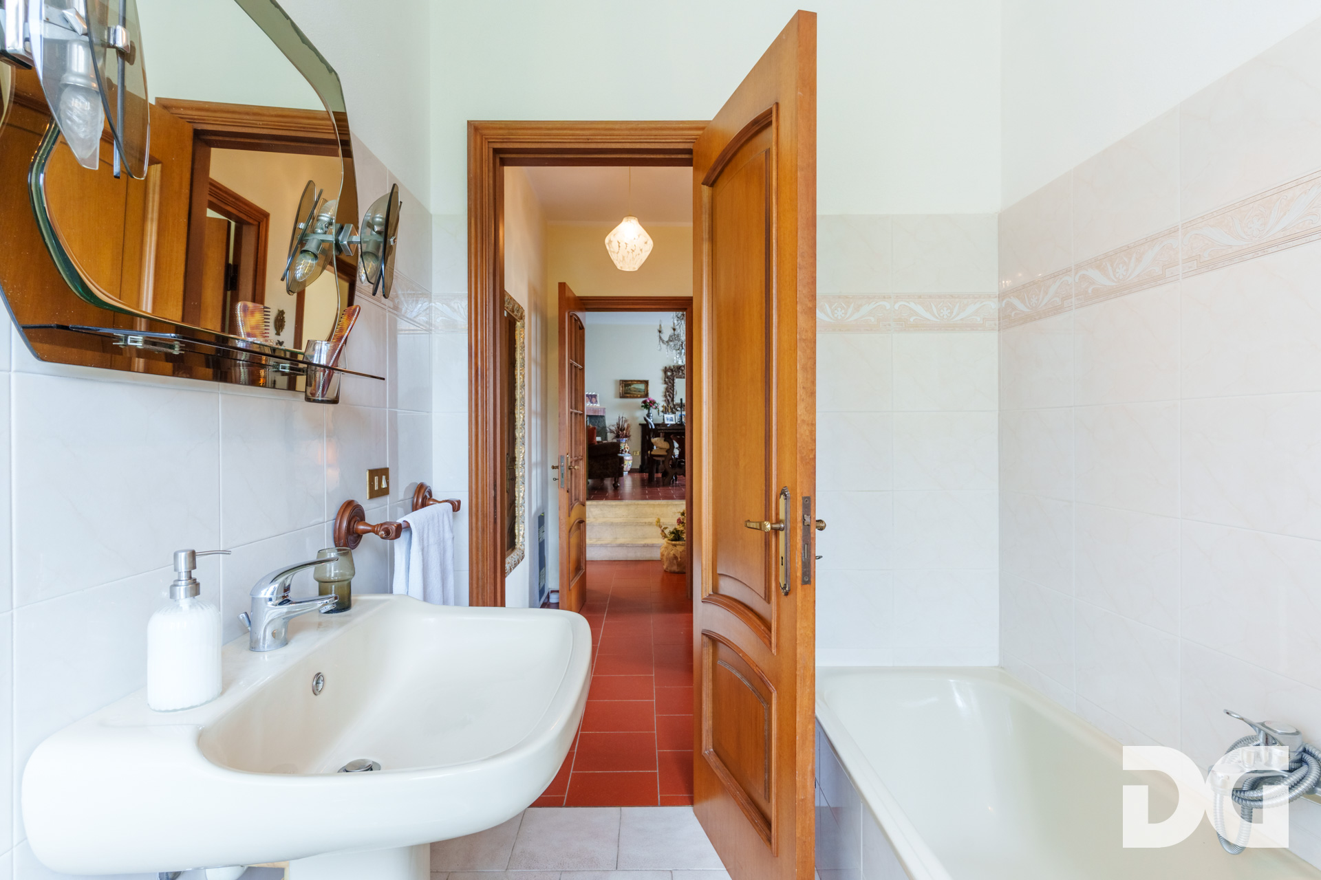 Immobiliare Del Guasta LEIVI – CASA INDIPENDENTE MQ. 205 CON TERRAZZO E BOX 