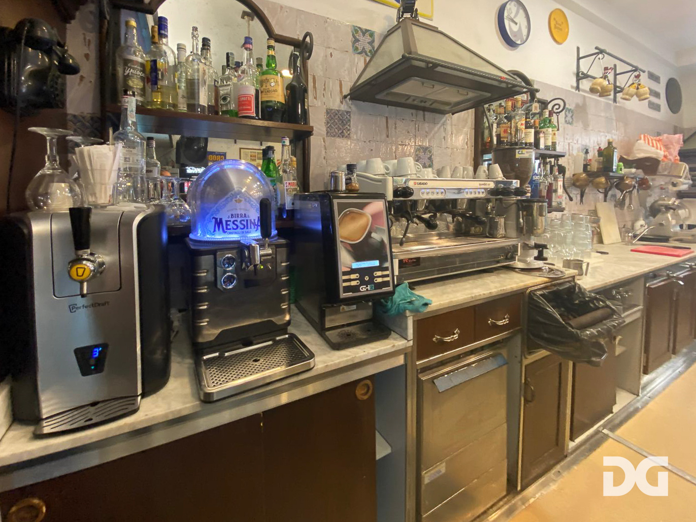 Immobiliare Del Guasta QUADRILATERO – ATTIVITA’ BAR/RISTORAZIONE 