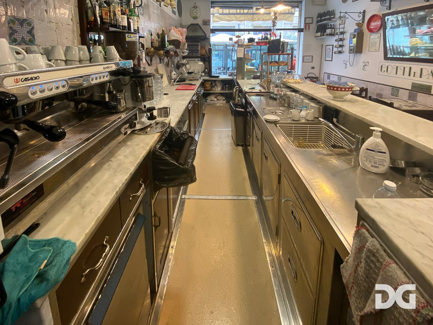 Immobiliare Del Guasta QUADRILATERO – ATTIVITA’ BAR/RISTORAZIONE 