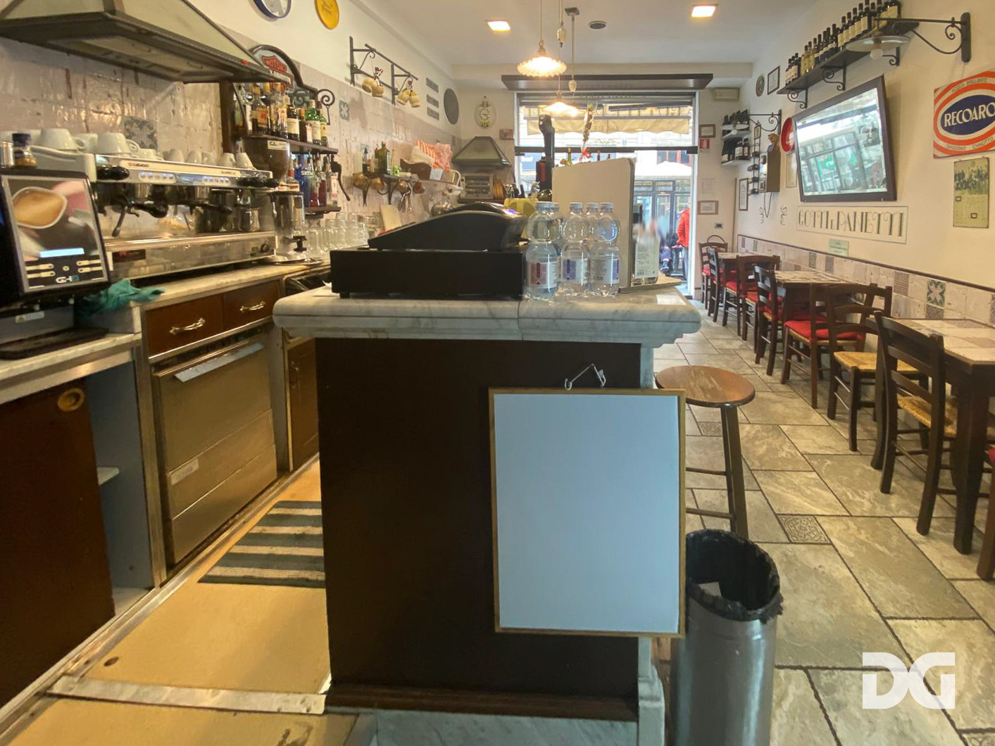 Immobiliare Del Guasta QUADRILATERO – ATTIVITA’ BAR/RISTORAZIONE 