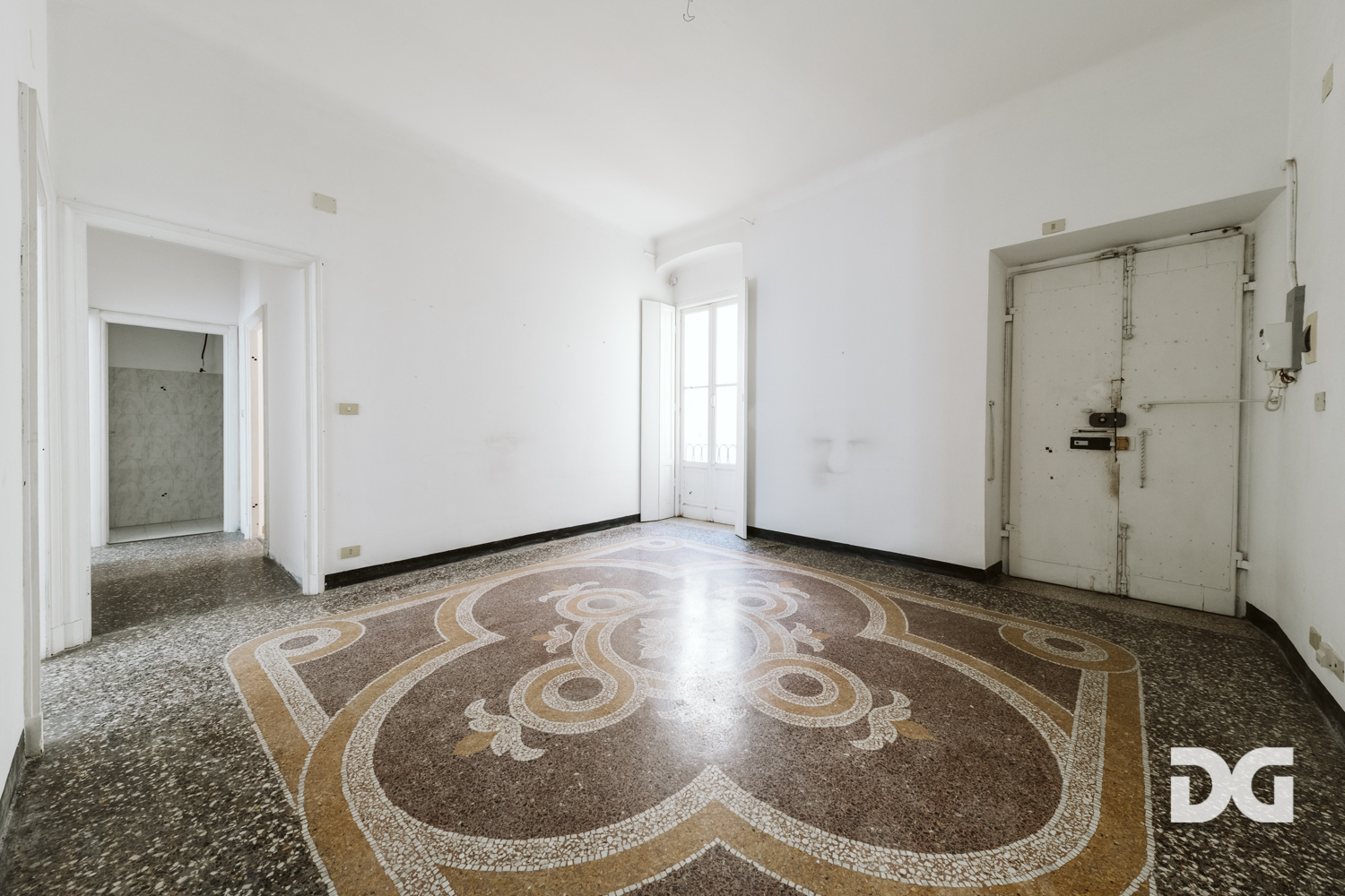 Immobiliare Del Guasta FOCE VIA CIPRO – ORDINATI E LUMINOSI MQ. 120 