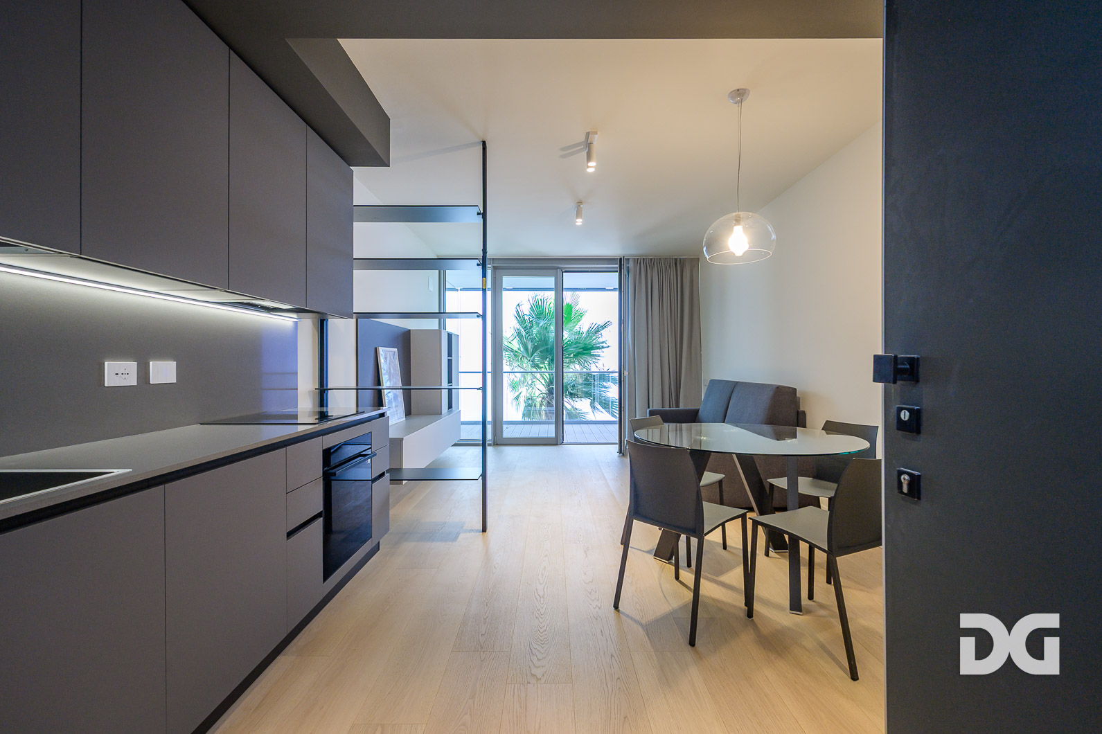 Immobiliare Del Guasta WATERFRONT DI LEVANTE – ARREDATI MQ. 64 CON TERRAZZO E POSTO AUTO 