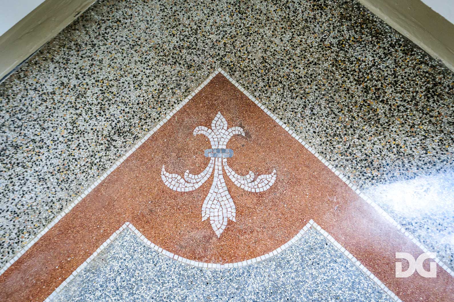 Immobiliare Del Guasta PIAZZA MANIN – RISTRUTTURATI MQ. 145 PENULTIMO PIANO 