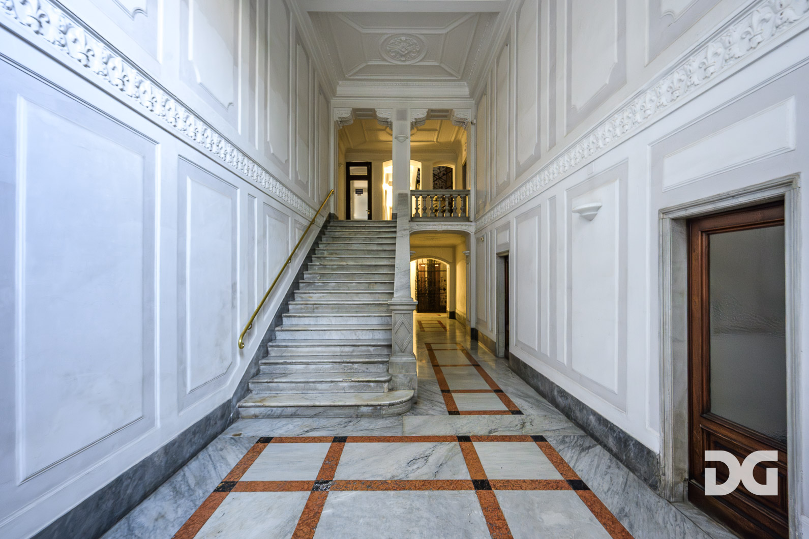 Immobiliare Del Guasta PIAZZA MANIN – RISTRUTTURATI MQ. 145 PENULTIMO PIANO 