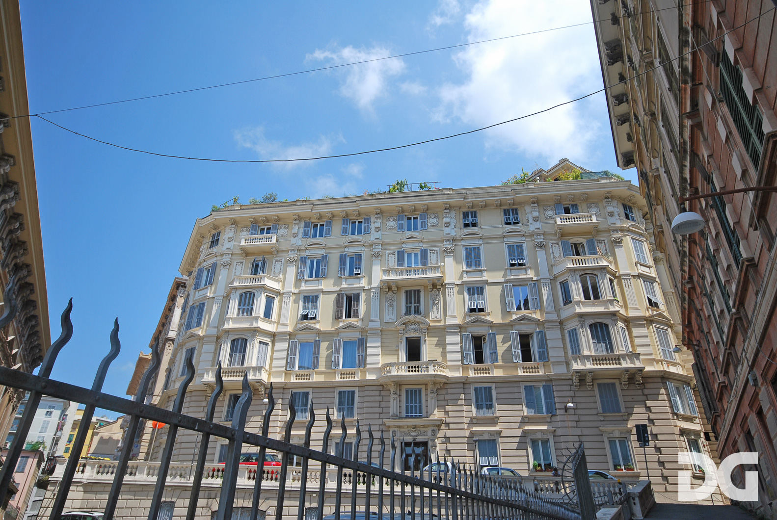 Immobiliare Del Guasta CENTRO – VIA RAGGIO PERFETTI E PANORAMICI MQ. 292 BALCONE POSTO AUTO