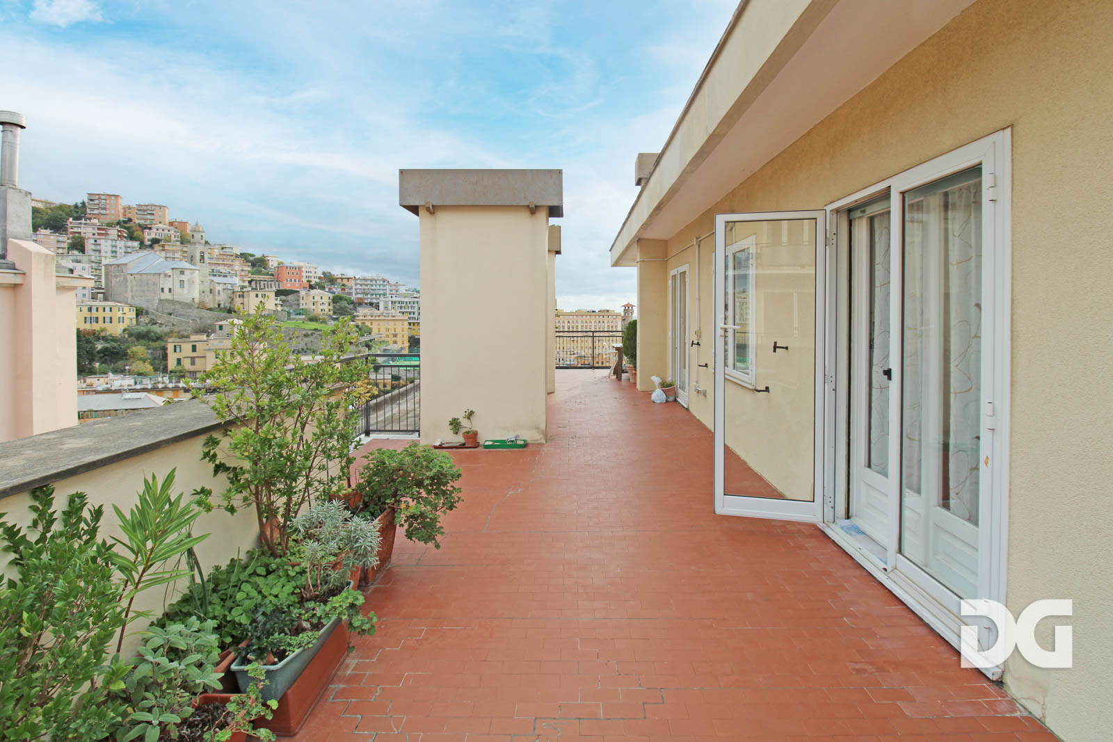 Immobiliare Del Guasta CASTELLETTO – VIA SCORZA MQ. 98 PANORAMICI CON TERRAZZO 