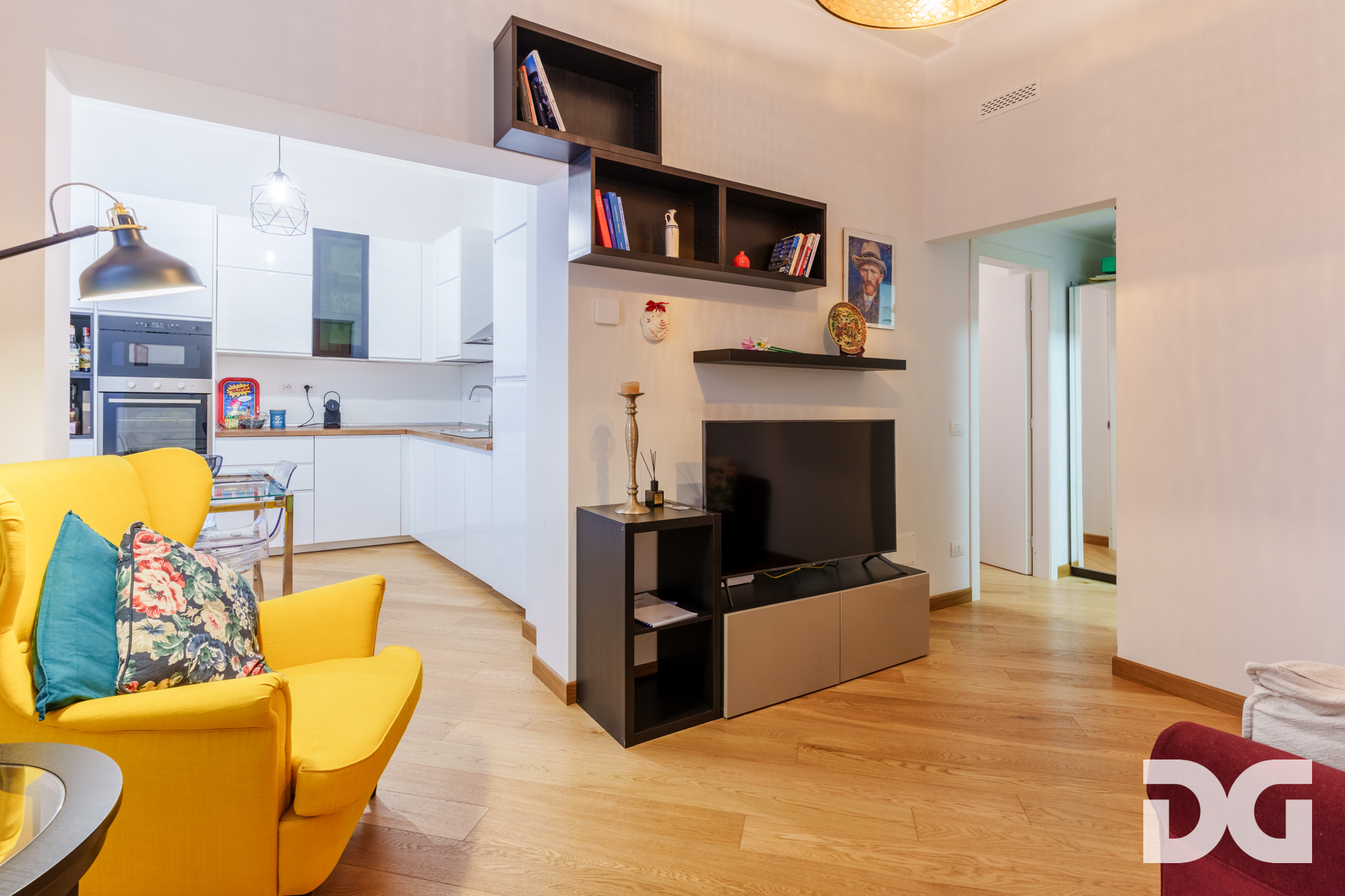 Immobiliare Del Guasta CENTRO STORICO – AD. PIAZZA BANCHI RISTRUTTURATI MQ. 51