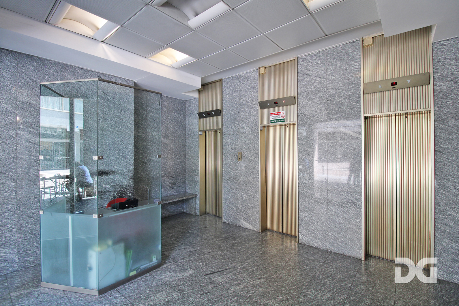 Immobiliare Del Guasta PIAZZA PICCAPIETRA – UFFICIO MQ. 118 