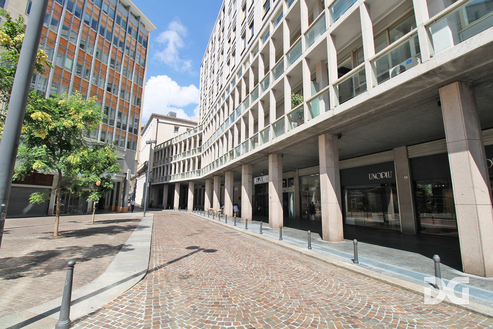 Immobiliare Del Guasta PIAZZA PICCAPIETRA – UFFICIO MQ. 118 