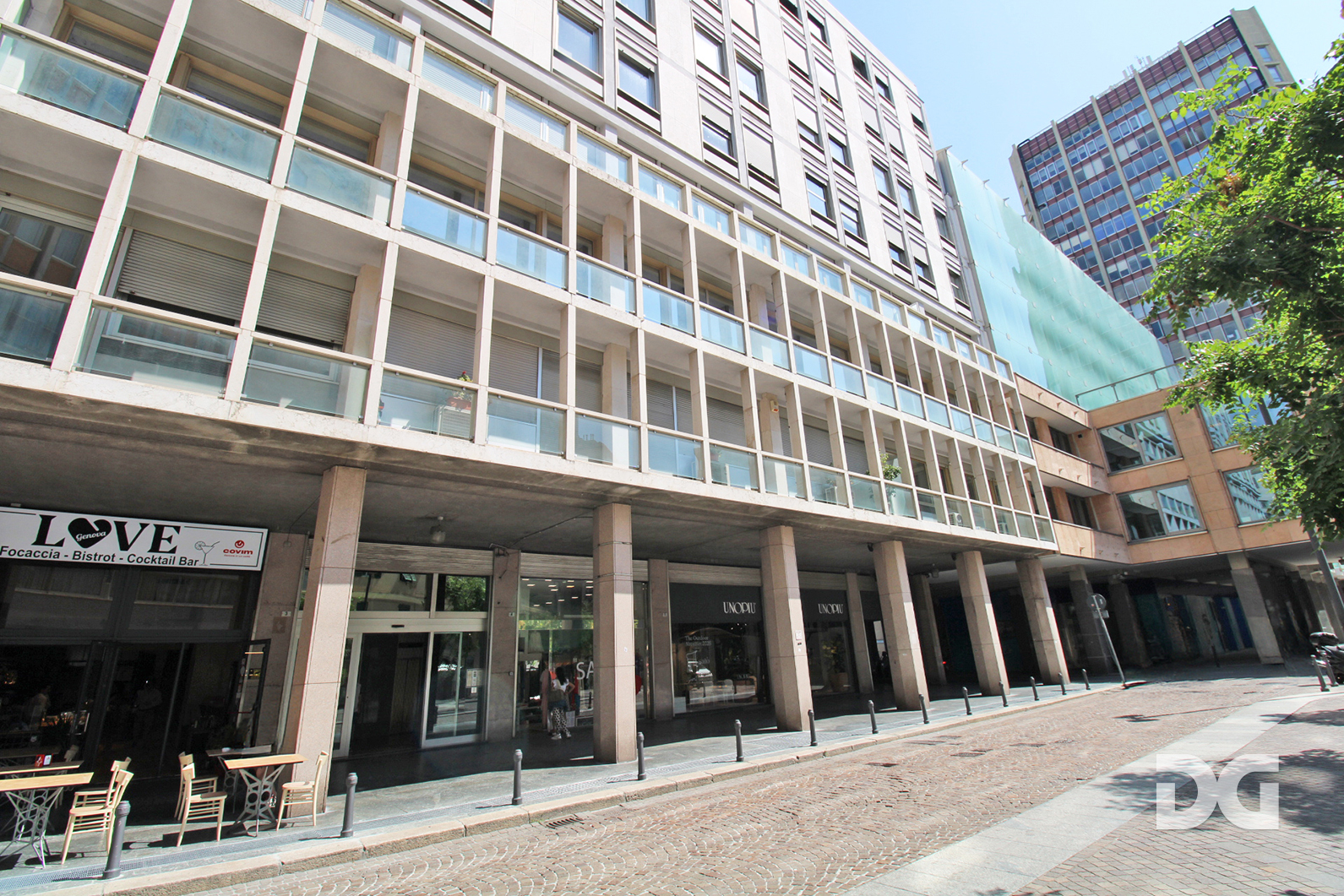 Immobiliare Del Guasta PIAZZA PICCAPIETRA – UFFICIO MQ. 118 