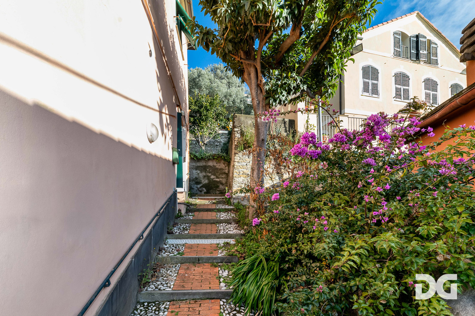 Immobiliare Del Guasta SANT’ILARIO – PANORAMICI MQ. 78 IN CONTESTO PRIVATO 