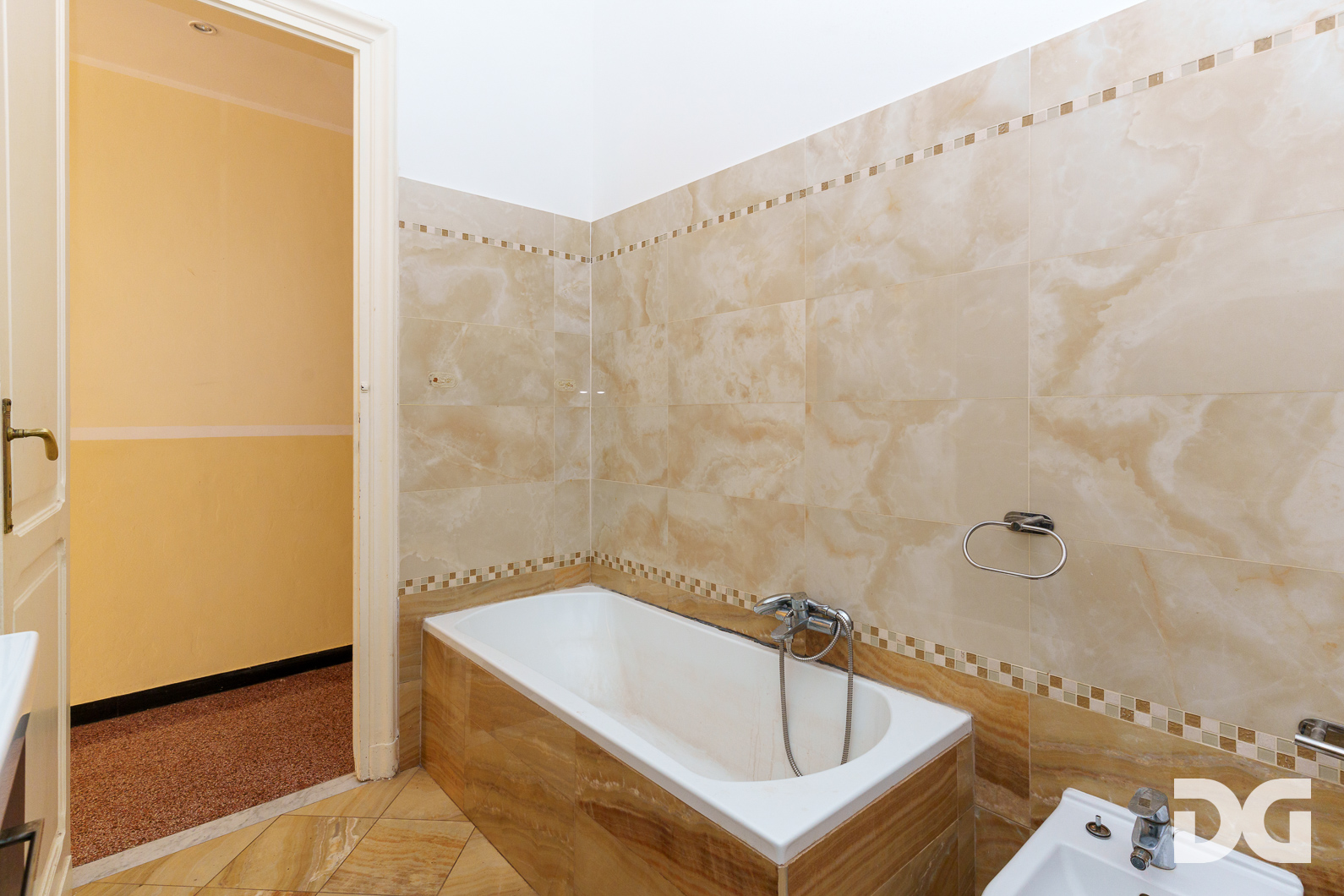 Immobiliare Del Guasta CASTELLETTO – C.SO FIRENZE LUMINOSI MQ. 134 