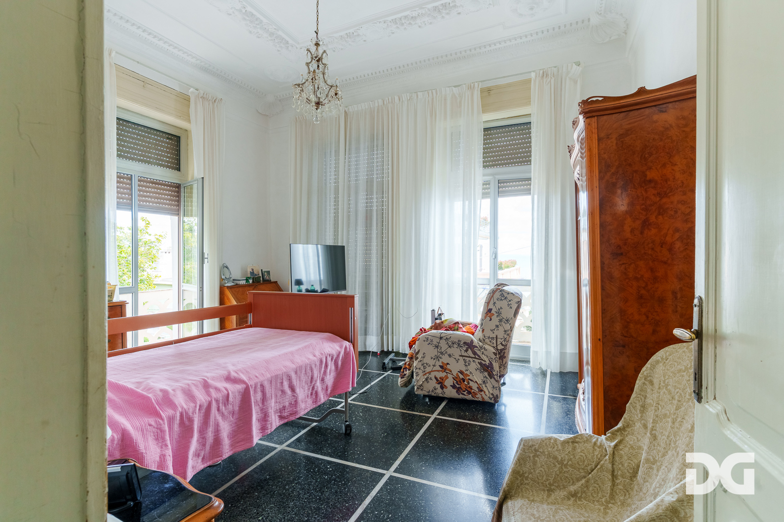 Immobiliare Del Guasta PEGLI – VIALE MODUGNO VILLA PANORAMICA MQ.337 CON GIARDINO E POSTI AUTO 