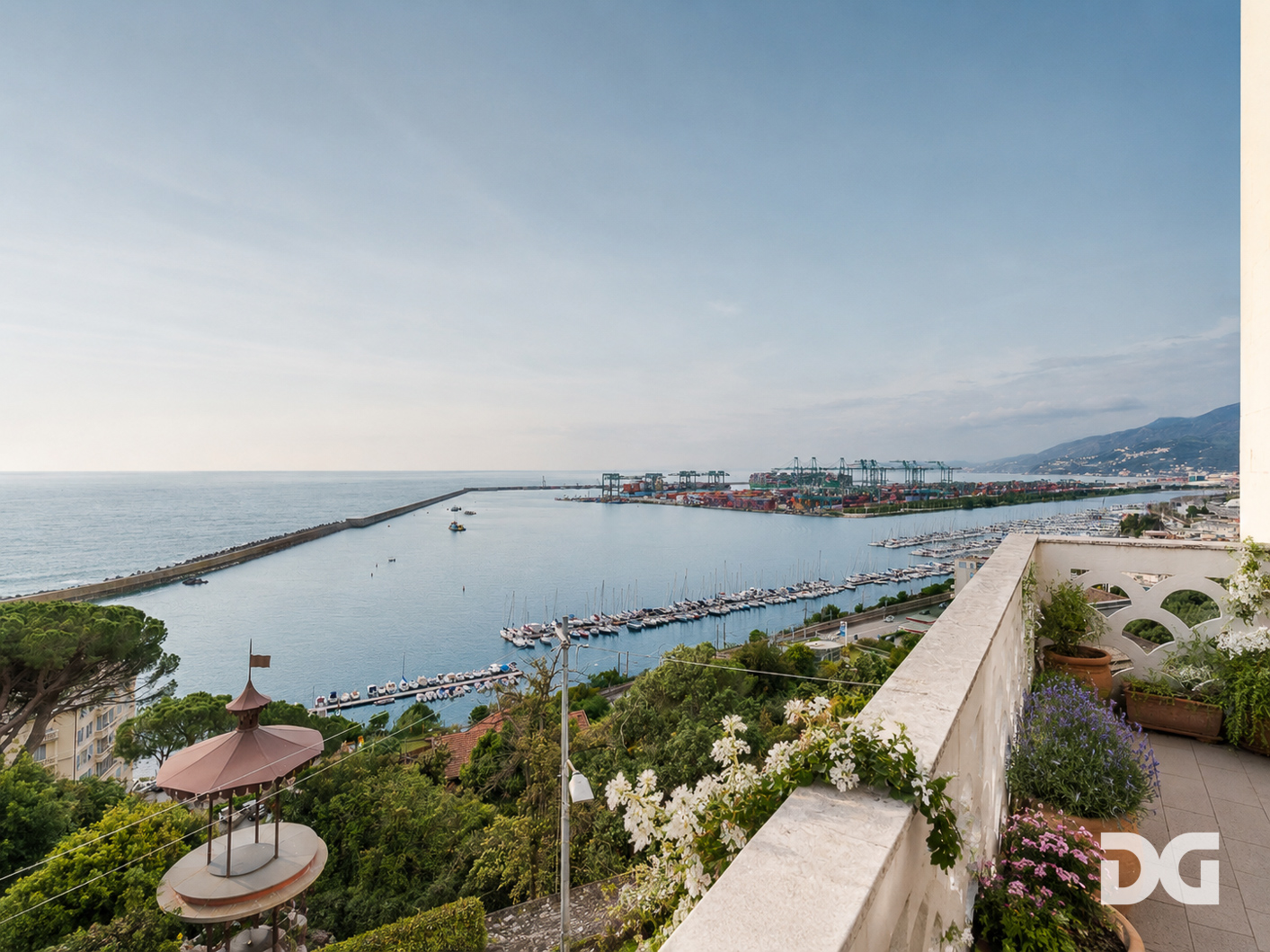 Immobiliare Del Guasta PEGLI – VIALE MODUGNO VILLA PANORAMICA MQ.337 CON GIARDINO E POSTI AUTO 