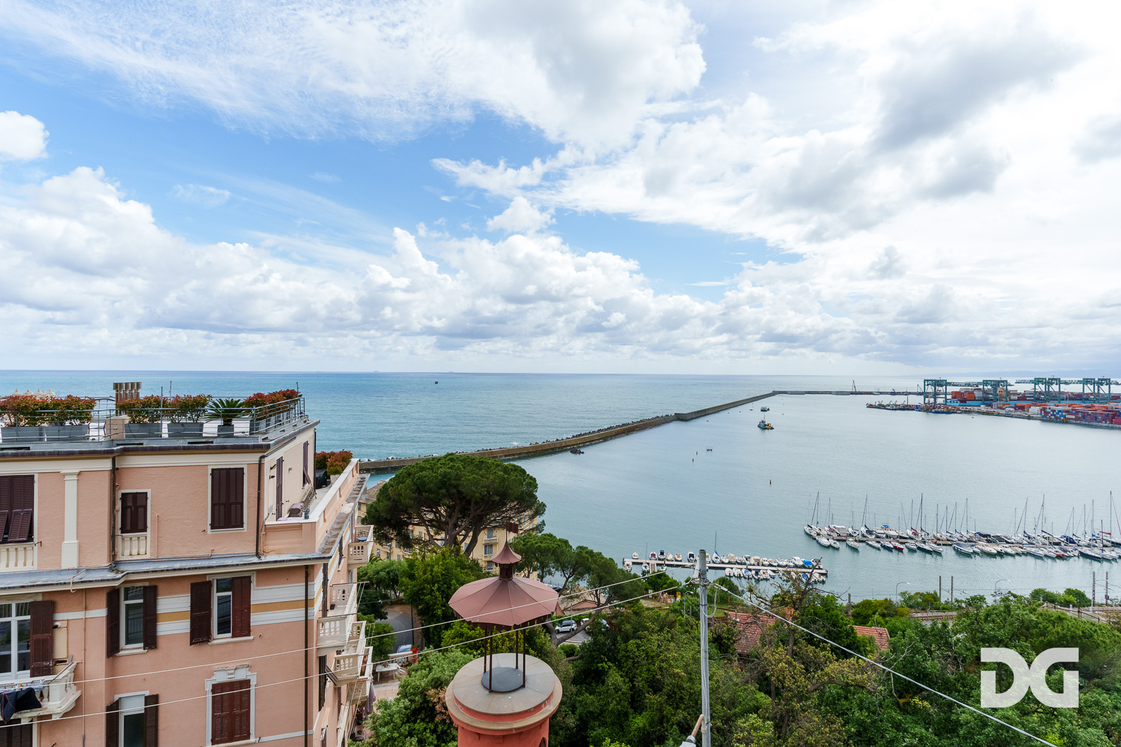 Immobiliare Del Guasta PEGLI – VIALE MODUGNO VILLA PANORAMICA MQ.337 CON GIARDINO E POSTI AUTO 