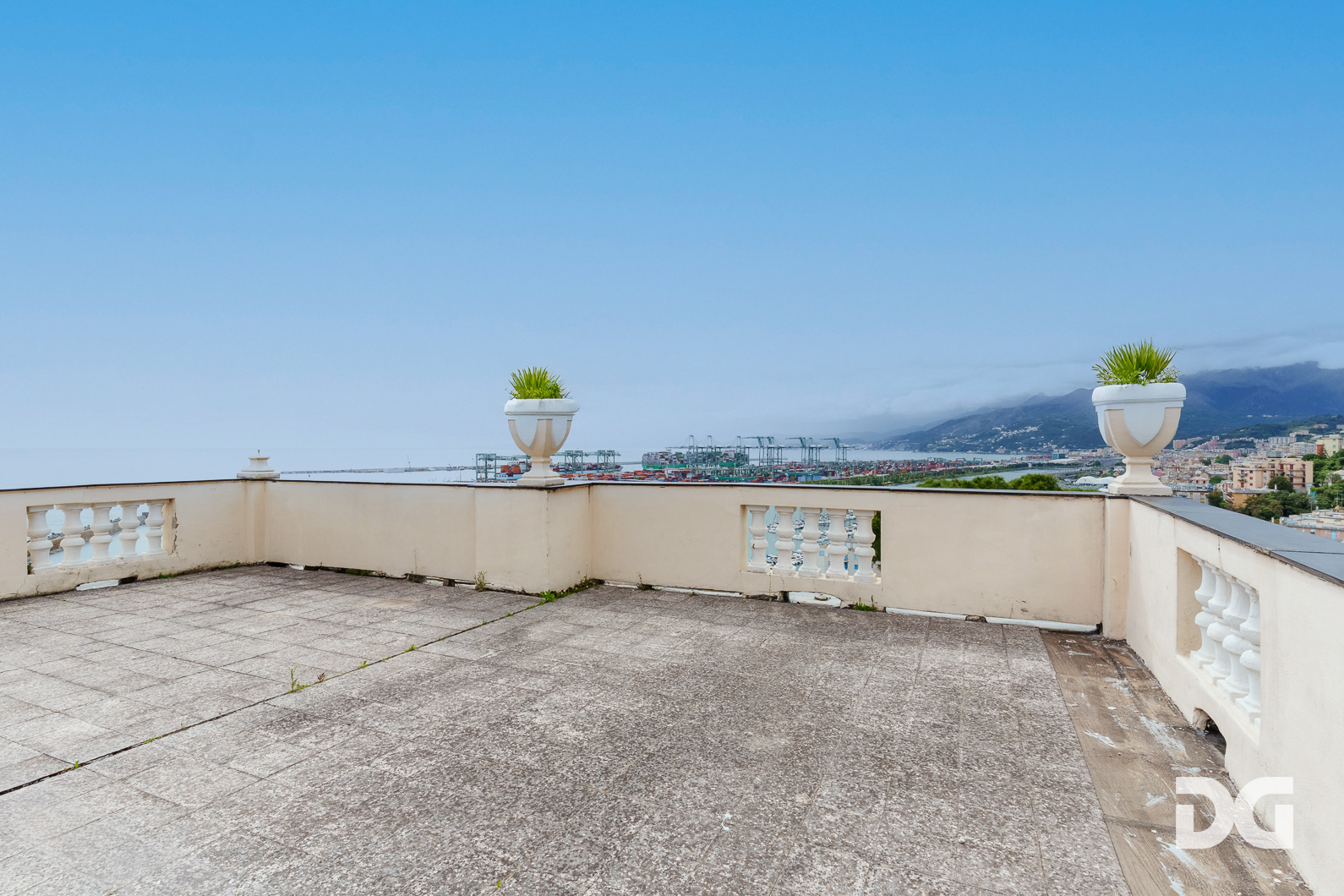 Immobiliare Del Guasta PEGLI – VIALE MODUGNO VILLA PANORAMICA MQ.337 CON GIARDINO E POSTI AUTO 
