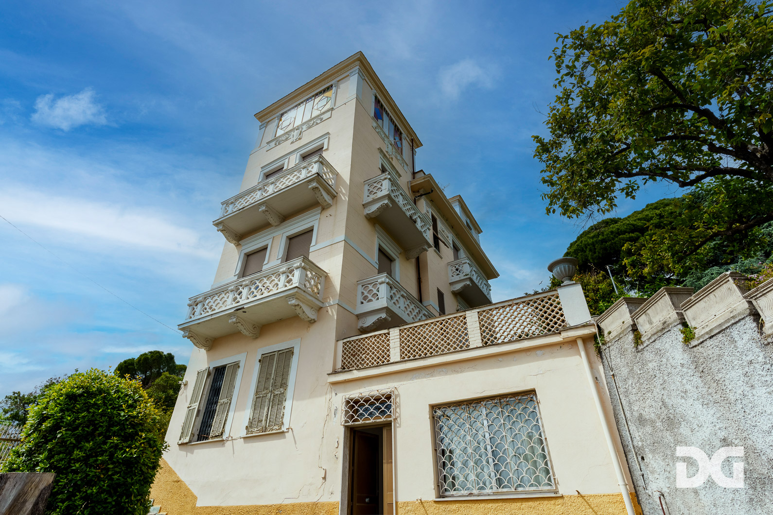 Immobiliare Del Guasta PEGLI – VIALE MODUGNO VILLA PANORAMICA MQ.337 CON GIARDINO E POSTI AUTO 