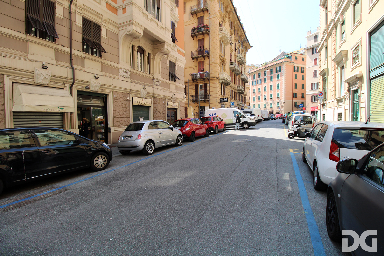 Immobiliare Del Guasta VIA FIASELLA – NEGOZIO MQ. 350 AMPIO PARCHEGGIO 
