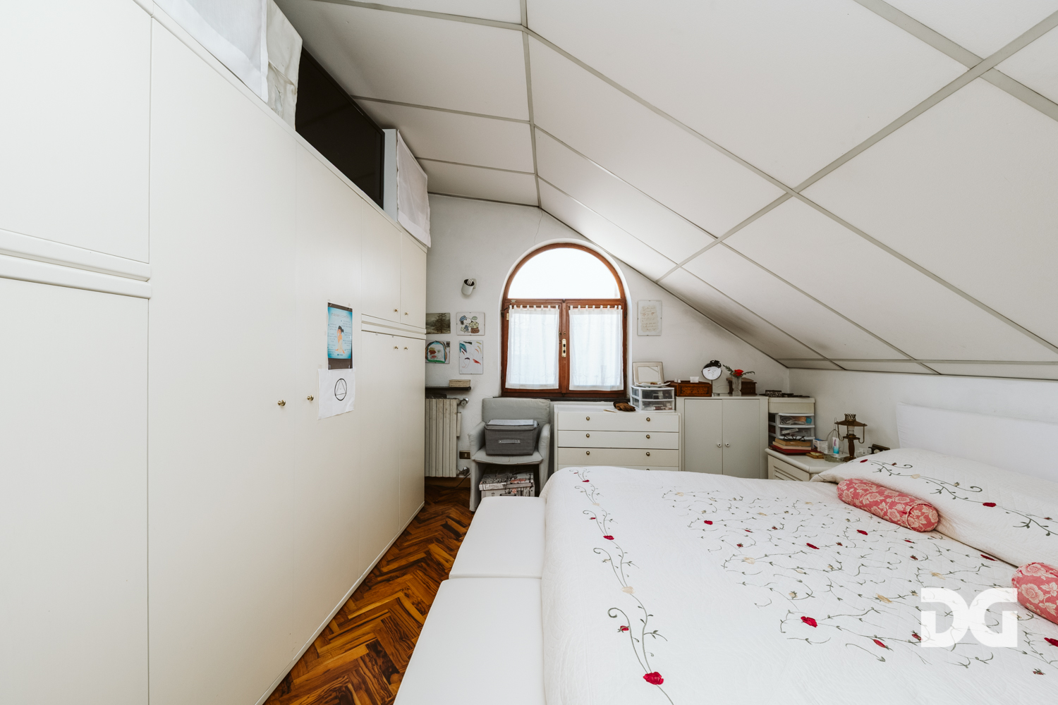 Immobiliare Del Guasta CASTELLETTO – C.SO UGO BASSI ATTICO MQ. 123 PANORAMICO CON TERRAZZO 