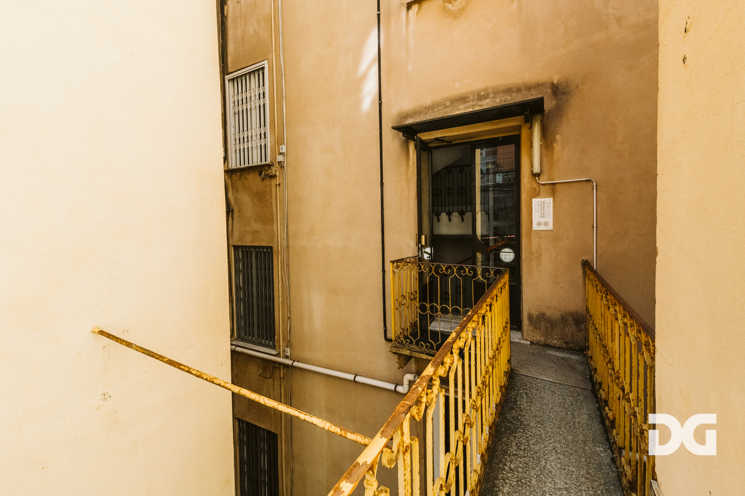 Immobiliare Del Guasta CASTELLETTO – C.SO UGO BASSI ATTICO MQ. 123 PANORAMICO CON TERRAZZO 