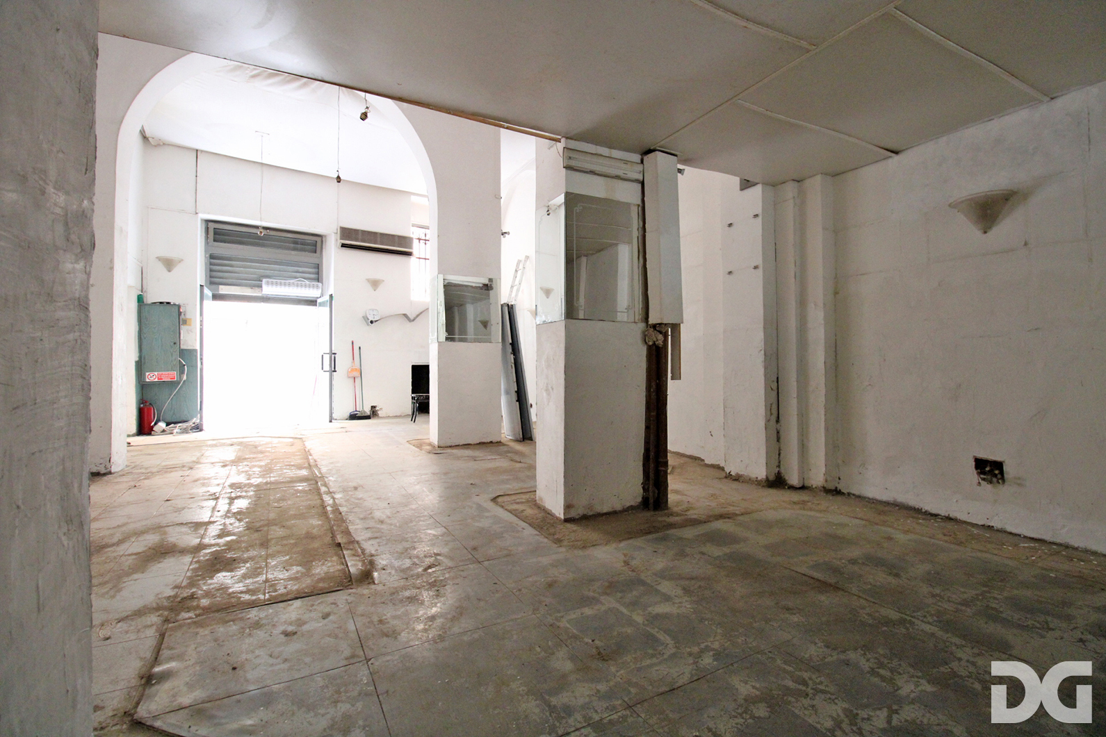 Immobiliare Del Guasta VIA GALATA ADIACENZE – NEGOZIO MQ. 60 