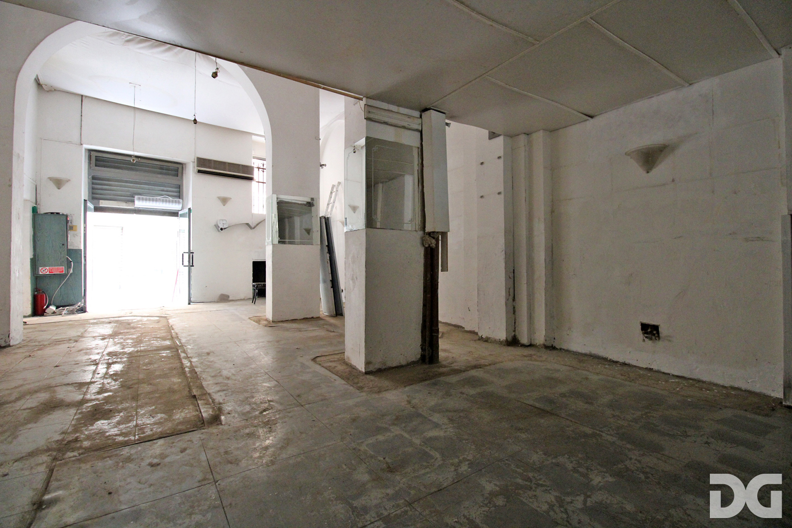 Immobiliare Del Guasta VIA GALATA ADIACENZE – NEGOZIO MQ. 60 