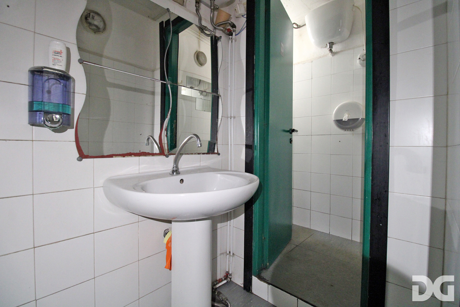 Immobiliare Del Guasta VIA GALATA ADIACENZE – NEGOZIO MQ. 60 