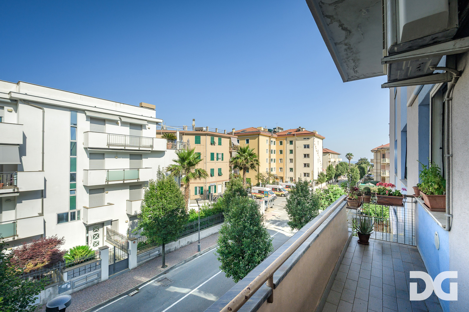 Immobiliare Del Guasta ALBISSOLA MARINA - VIALE FARAGGIANA – MQ. 86 A POCHI PASSI DAL MARE