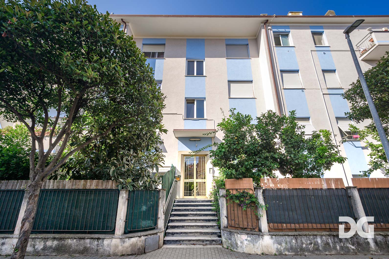 Immobiliare Del Guasta ALBISSOLA MARINA - VIALE FARAGGIANA – MQ. 99 A POCHI PASSI DAL MARE 