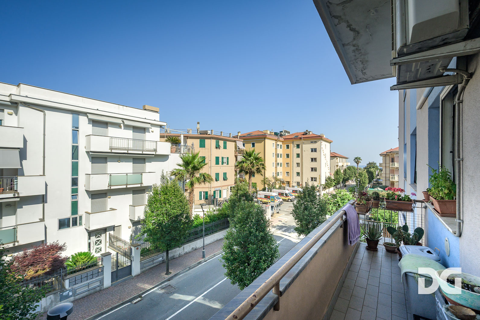 Immobiliare Del Guasta ALBISSOLA MARINA - VIALE FARAGGIANA – MQ. 99 A POCHI PASSI DAL MARE 