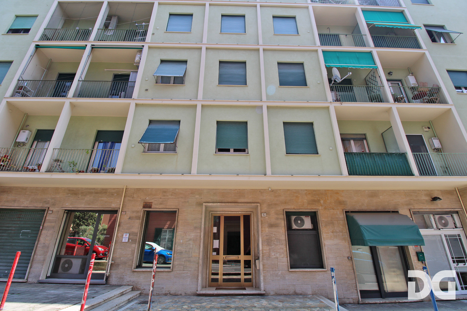 Immobiliare Del Guasta QUINTO – VIA MAJORANA PERFETTI MQ. 95 ULTIMO PIANO SCORCIO MARE
