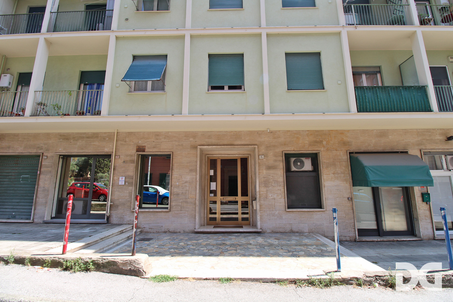 Immobiliare Del Guasta QUINTO – VIA MAJORANA PERFETTI MQ. 95 ULTIMO PIANO SCORCIO MARE