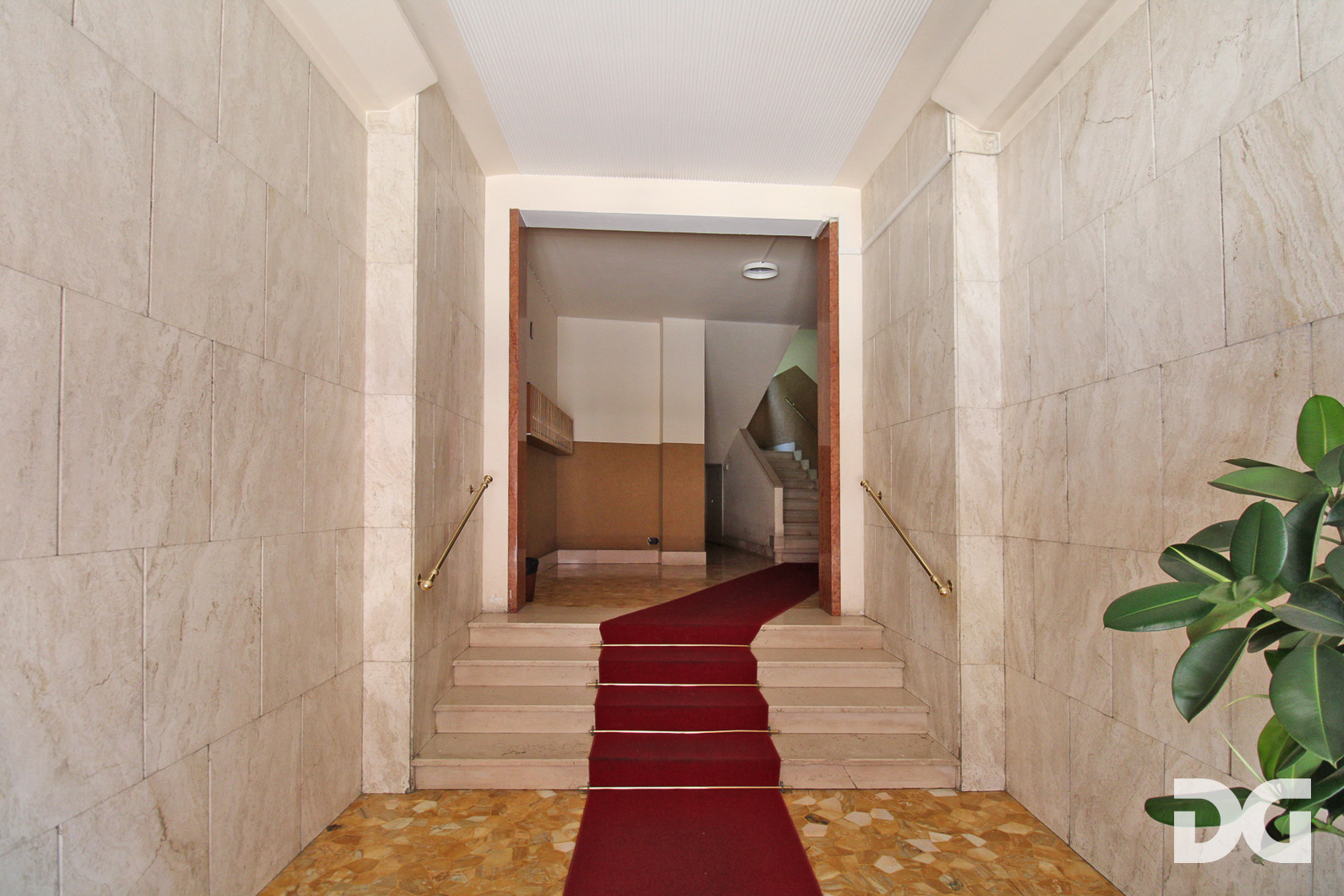 Immobiliare Del Guasta QUINTO – VIA MAJORANA PERFETTI MQ. 95 ULTIMO PIANO SCORCIO MARE