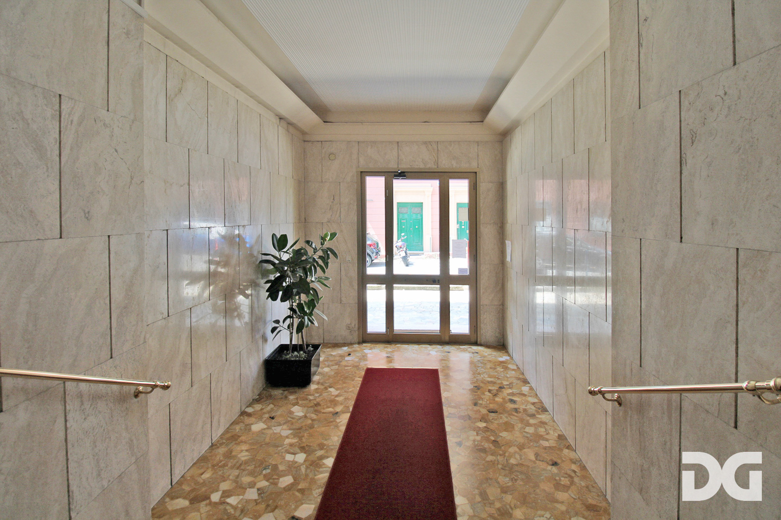 Immobiliare Del Guasta QUINTO – VIA MAJORANA PERFETTI MQ. 95 ULTIMO PIANO SCORCIO MARE