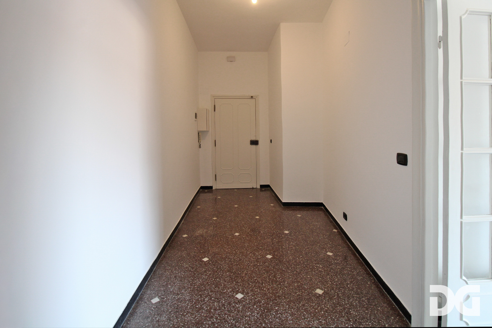 Immobiliare Del Guasta QUINTO – VIA MAJORANA PERFETTI MQ. 95 ULTIMO PIANO SCORCIO MARE
