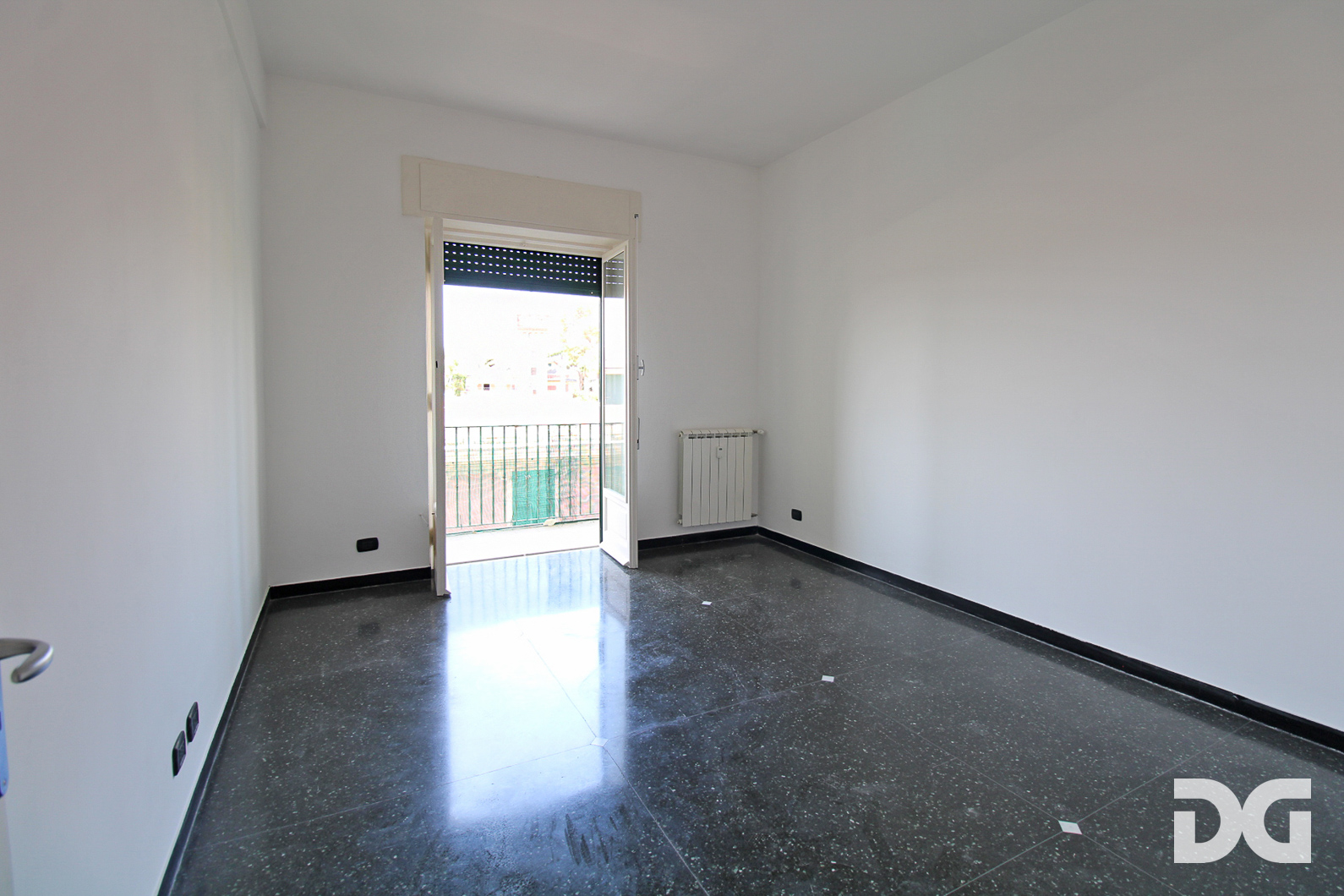 Immobiliare Del Guasta QUINTO – VIA MAJORANA PERFETTI MQ. 95 ULTIMO PIANO SCORCIO MARE
