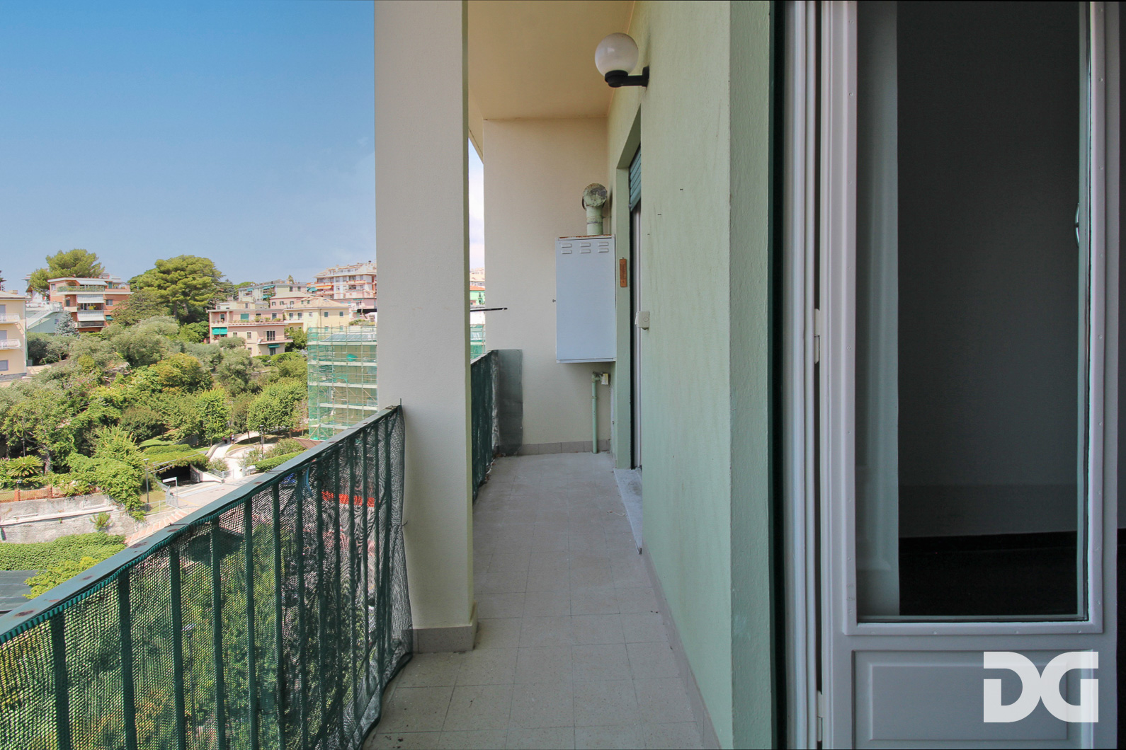 Immobiliare Del Guasta QUINTO – VIA MAJORANA PERFETTI MQ. 95 ULTIMO PIANO SCORCIO MARE