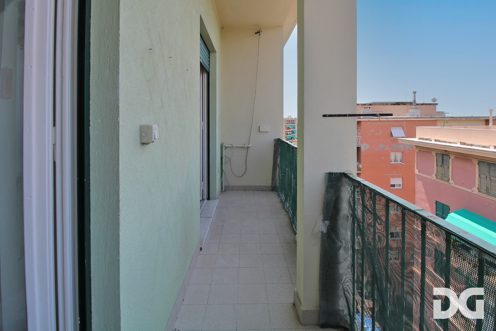 Immobiliare Del Guasta QUINTO – VIA MAJORANA PERFETTI MQ. 95 ULTIMO PIANO SCORCIO MARE